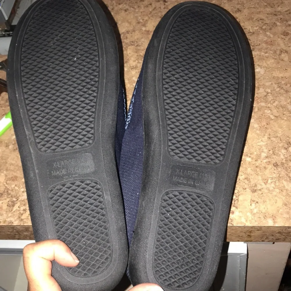 NWOT Men’s True Religion Slippers